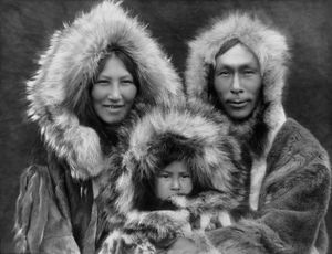 알래스카 주 노아탁(Noatak, Alaska)의 한 가족 (1929)