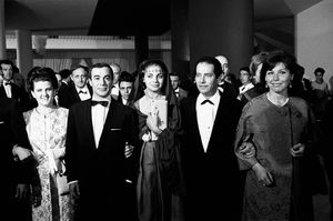 제27회 베네치아 국제 영화제에서 아내, 『알제 전투』의 원작자·출연자·프로듀서인 야세프 사디와 함께 참석했다(1966년).