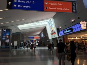 파라다이스에 있는 해리 레이드 국제공항 3터미널 내부