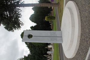 딘스그레인지 묘지의 추모비