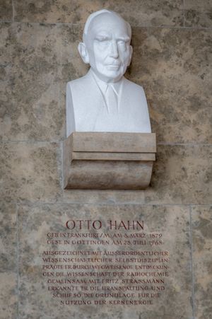 뮌헨 독일 박물관에 있는 오토 한의 대리석 흉상