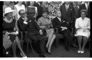 1964년 6월 호발츠베르케-도이치 베르프트 조선소에서의 한 (왼쪽에서 네 번째)