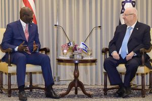 2019년 이스라엘에서 르우벤 리블린과 함께한 위아.