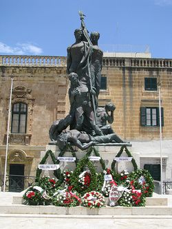 발레타(Valletta)의 궁전 광장에 있던 세테 주뇨(Sette Giugno) 기념비