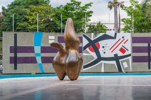 Cloud Shepherd<i>, 장 아르프 (1953), 카라카스 시립대학교