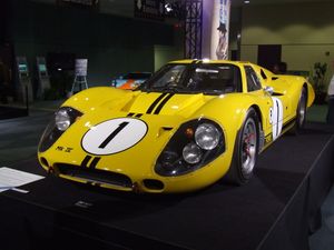 1967년 포드 GT40 Mk IV. 이 차량, J-4는 1967년 세브링 12시간 레이스에서 우승했다.
