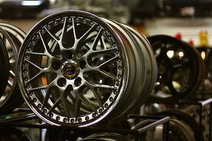 오토 파츠의 날. 이미지는 자동차용 휠