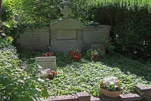 바덴바덴(Baden-Baden)에 있는 디트리히 폰 콜리츠(Dietrich von Choltitz)와 오토 폰 가르니에(Otto von Garnier)의 묘