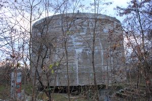 원통형 구조물의 컬러 사진