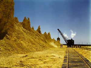 철도 차량을 싣는 황 저장소, 프리포트 황 회사, 호스킨스 마운드, 텍사스(1943)