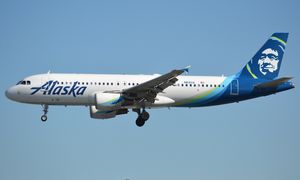 알래스카 항공 도장으로 다시 도색된 에어버스 A320