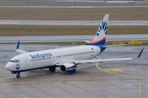 선익스프레스(SunExpress) 보잉 737-800 항공기. 취리히 공항(Zurich Airport)에서 촬영.