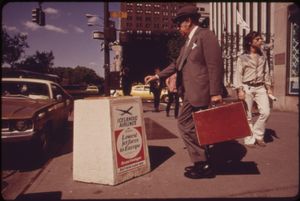 1973년 뉴욕 5번가에 있는 로프틀레이디르 아이슬란드 항공 광고