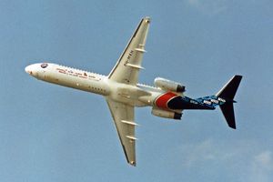 아래에서 본 Fokker 100 시제기