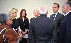 켈리와 푸틴, 인도 총리 나렌드라 모디, 오스트리아 총리 크리스티안 케른