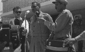 나세르가 수에즈 운하 개통식에서 연설하는 모습