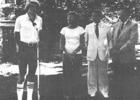 폴 티나리가 1980년 9월 11일 캐나다 최초의 지구의 날을 공식적으로 시작하는 모습