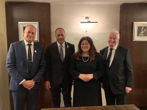  2022년 신디 키로 뉴질랜드 총독(왼쪽 세 번째)과 함께