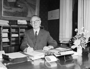 노르웨이의 해부학자이자 정치가인 비르거 베르게르센(Birger Bergersen)은 1930년대부터 지속 가능한 포경 활동을 요구하는 활동을 전개하여, 국제포경규제협약 및 국제포경위원회 설립에 기여하고 초대 위원장이 되었다.