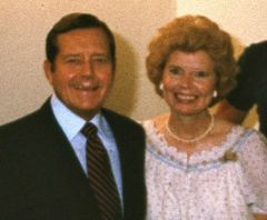 1980년 핀란드 투르쿠에서 빌 브라이트와 그의 아내 보네트