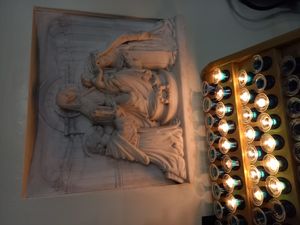 도미니크 성인과 카타리나 성녀의 대리석 부조