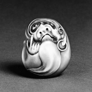 히데마사가 조각한 향유고래 이빨로 만든 보리달마 상, 19세기 초(에도 시대).