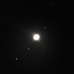 아마추어 망원경으로 본 목성과 갈릴레이 위성 4개