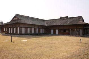 네 성의 재건된 궁궐 구조