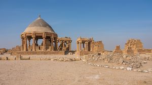 15세기~18세기 차우칸디 묘지는 유네스코 세계유산 잠정목록에 등재되어 있다.