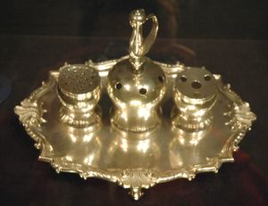 독립 선언서와 헌법 서명에 사용된 싱크 잉크병(Syng inkstand)