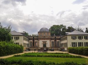 1816년 새 괴팅겐 천문대; 가우스의 거실은 서쪽 날개(오른쪽)에 있었다