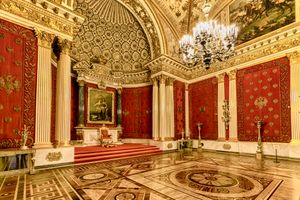 겨울 궁전에 있는 예카테리나 2세 여제의 왕좌