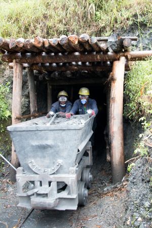 르완다의 텅스텐 채굴은 국가 경제에서 중요한 부분을 차지한다.{{citation needed