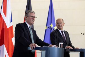 2024년 8월, 베를린에서 열린 스타머와 올라프 숄츠 독일 총리의 공동 기자회견