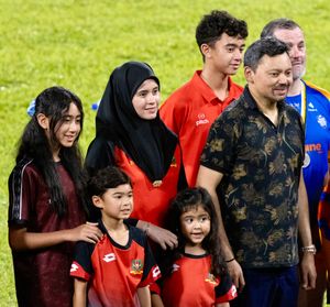 2024년 알무타디 빌라와 그의 가족이 참석한 축구 친선 경기