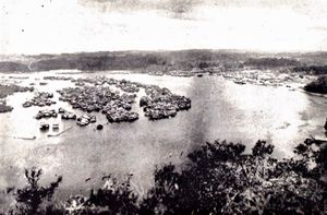 1947년 브루나이 강을 사이에 두고 있는 브루나이 타운과 캄퐁 아예르(Kampong Ayer)