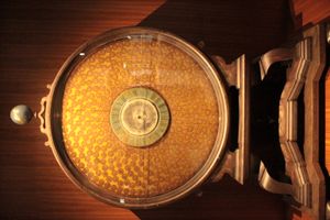 높이 2.5m의 세계 시계. 1690년 드레스덴(Dresden)에서 제작. 드레스덴 기술 박물관