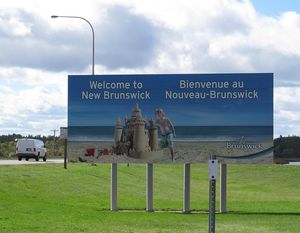 이 주의 두 공식 언어인 영어와 프랑스어로 된 주 환영 표지판