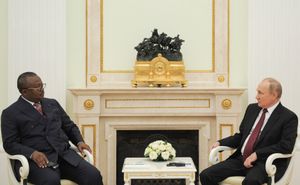 기니비사우 대통령 우마루 시소코 엠발로(Umaro Sissoco Embaló)와 러시아 대통령 블라디미르 푸틴(Vladimir Putin)의 모스크바 회담, 2022년 10월 25일