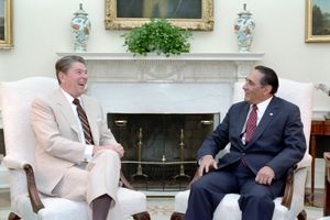 로널드 레이건 대통령과 호세 나폴레온 두아르테