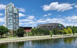 TD 플레이스 스타디움은 CFL의 오타와 레드블랙스와 CPL의 아틀레티코 오타와의 홈구장입니다.