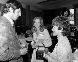 1972년경 촬영된 사진(왼쪽이 니모이)