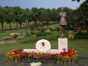 요 베이나의 묘