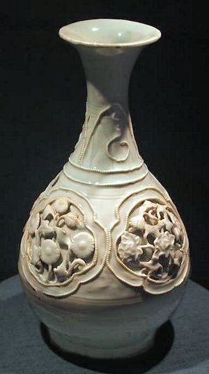 폰힐 꽃병은 유럽에 전해진 가장 오래된 중국 자기이다.