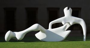 Large Reclining Figure (1984, 1938년의 작은 모델을 기반으로 함), 케임브리지 피츠윌리엄 박물관