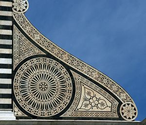 산타 마리아 노벨라 성당의 거대한 두루마리 중 하나