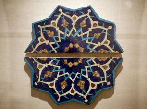 15세기 중반의 십각별 타일. 브루클린 박물관, 뉴욕