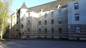 핀란드 뢰이캐에 위치한 아르누보 양식의 뢰이캐 병원(Röykkä Hospital). 이전에는 누멜라 요양원(Nummela Sanatorium)으로 알려져 있었다.