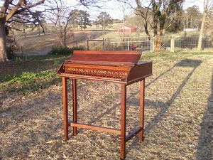 1923년 아놀드 돌메치(Arnold Dolmetsch)가 1698년 조안네 카르카시(Joannes Carcassi)의 악기를 모델로 제작한 오타비노(ottavino)