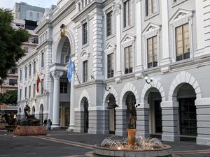 과야킬의 예술대학교